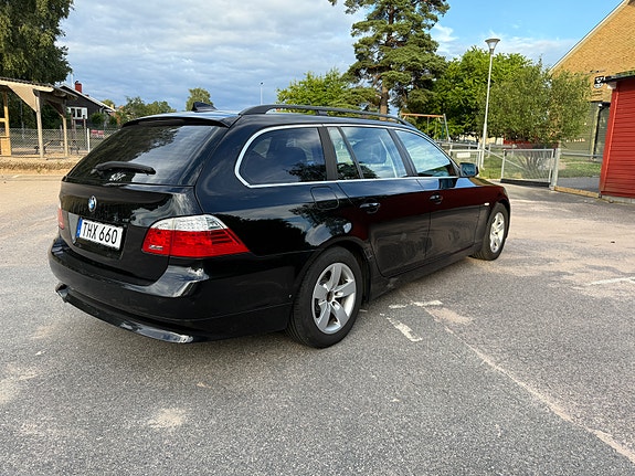 BMW 520d 3 of 5