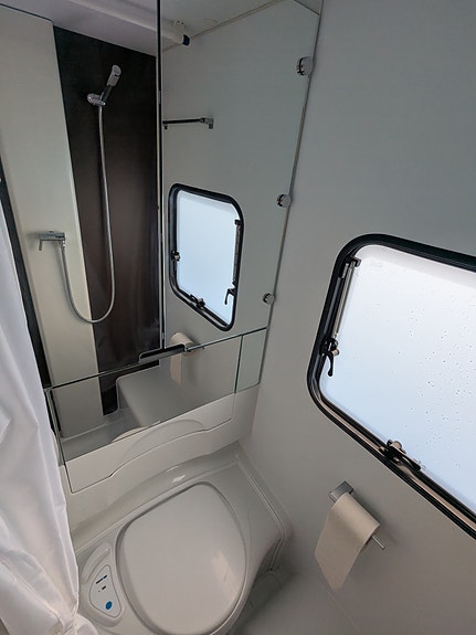 Adria ALTEA  492 LU 17 of 20