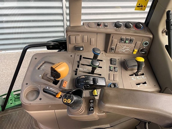 John Deere 6120 M 10 of 11