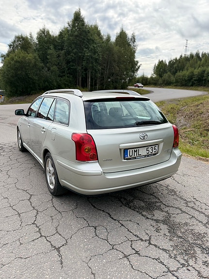 Toyota Avensis 3 of 5