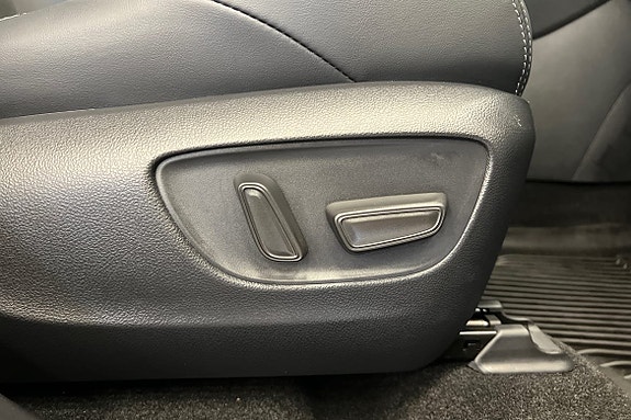 Toyota RAV4 21 of 28