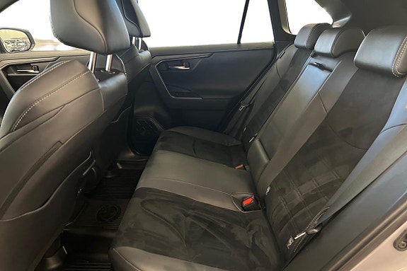 Toyota RAV4 13 of 28