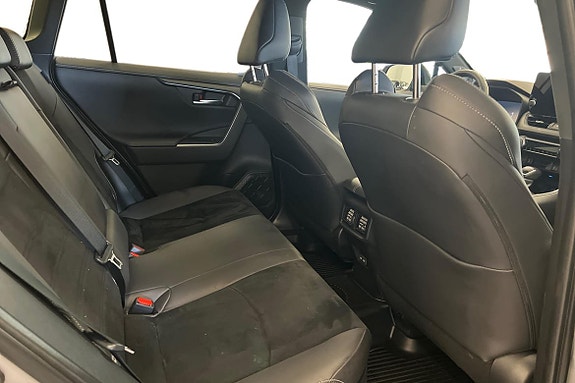 Toyota RAV4 9 of 28