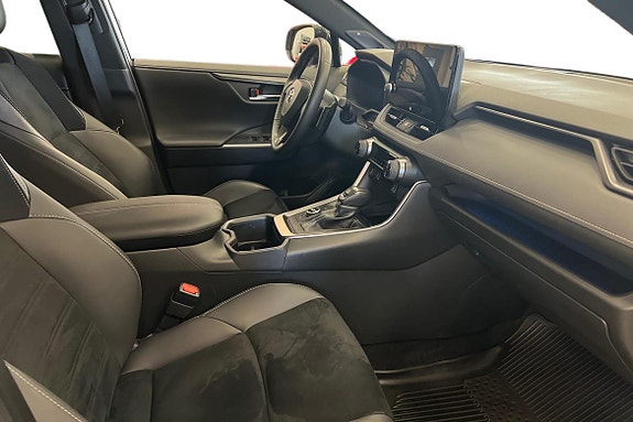 Toyota RAV4 7 of 28
