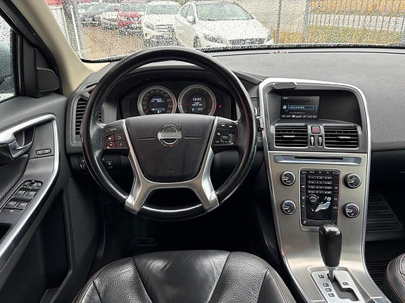 Volvo XC60 10 of 27