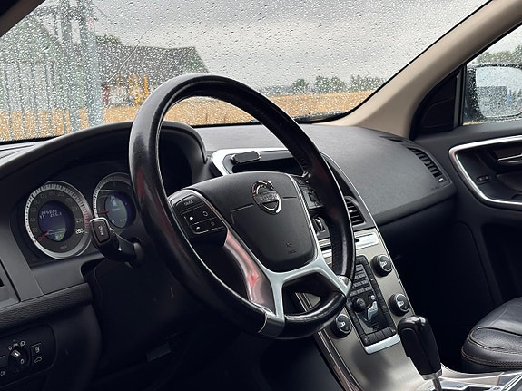 Volvo XC60 8 of 27