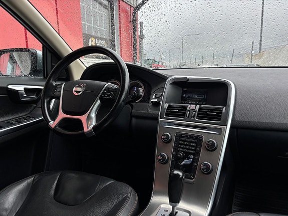 Volvo XC60 11 of 27