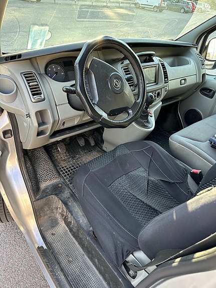 Opel Vivaro 16 of 22