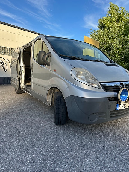 Opel Vivaro 9 of 22
