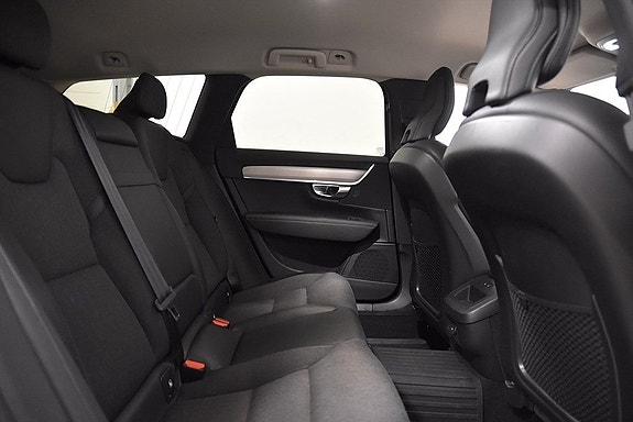 Volvo V90 Cross Country 13 of 19