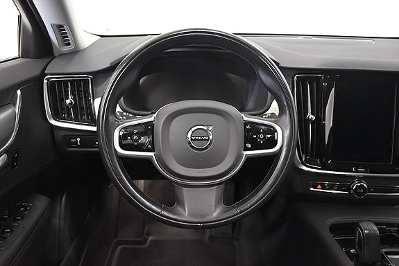 Volvo V90 Cross Country 2 of 19