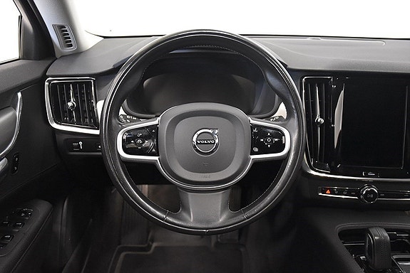Volvo V90 Cross Country 2 of 19