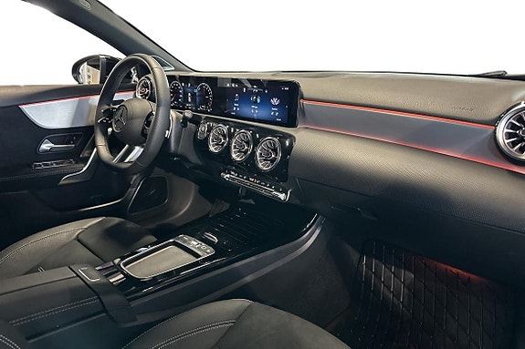 Mercedes-Benz A250 e 9 of 27