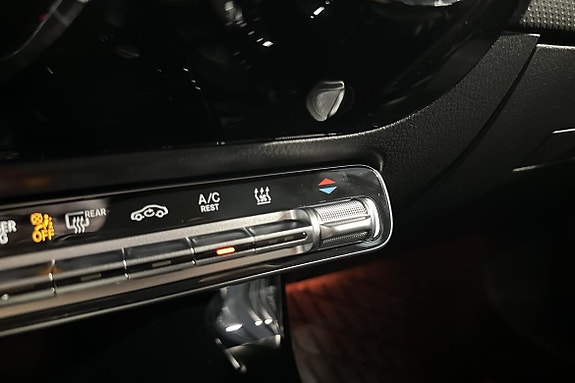Mercedes-Benz A250 e 20 of 27