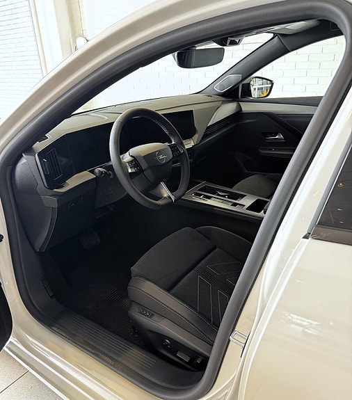 Opel Astra 12 of 14