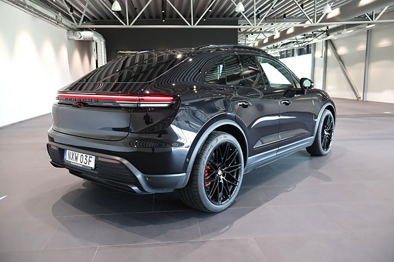 Porsche Macan 4S 6 of 18