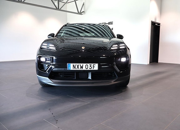 Porsche Macan 4S 3 of 18