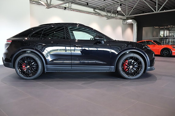 Porsche Macan 4S 5 of 18