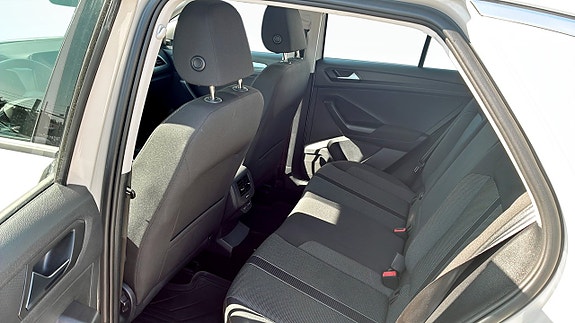 Volkswagen T-Roc 11 of 12