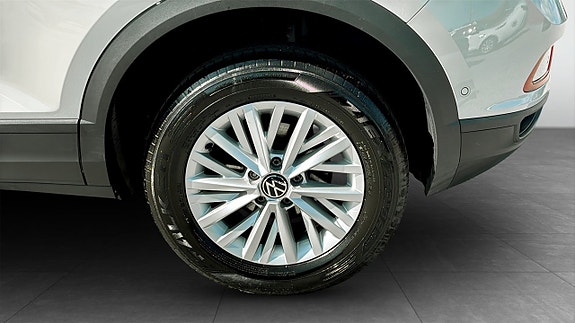 Volkswagen T-Roc 6 of 12