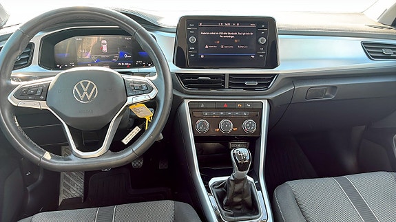 Volkswagen T-Roc 10 of 12