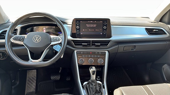 Volkswagen T-Roc 10 of 12