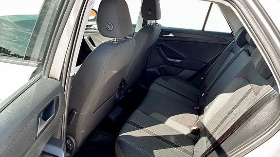 Volkswagen T-Roc 11 of 12