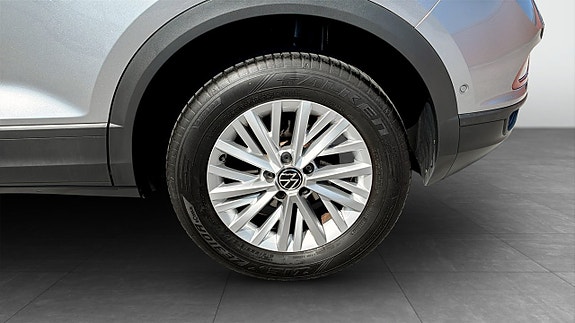 Volkswagen T-Roc 6 of 12