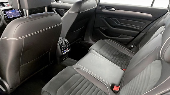 Volkswagen Passat 12 of 13
