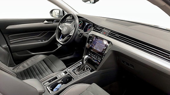Volkswagen Passat 11 of 13
