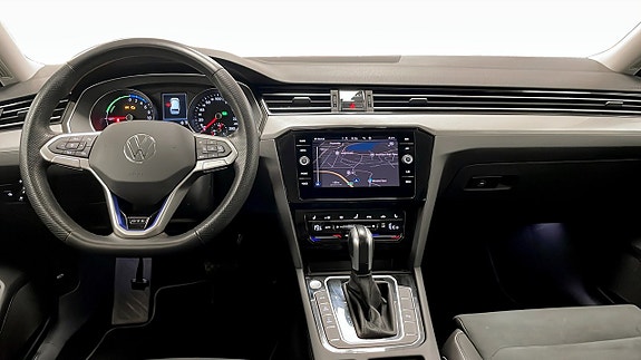Volkswagen Passat 10 of 13