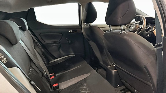 Nissan Micra 5 of 12