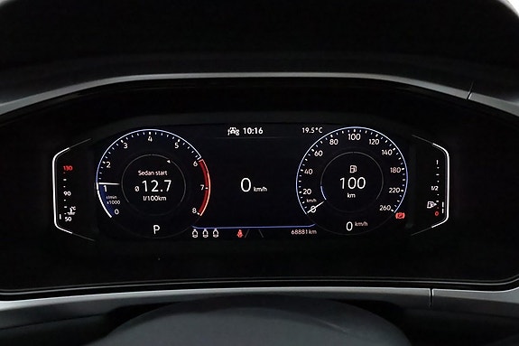 Volkswagen T-Roc 16 of 18
