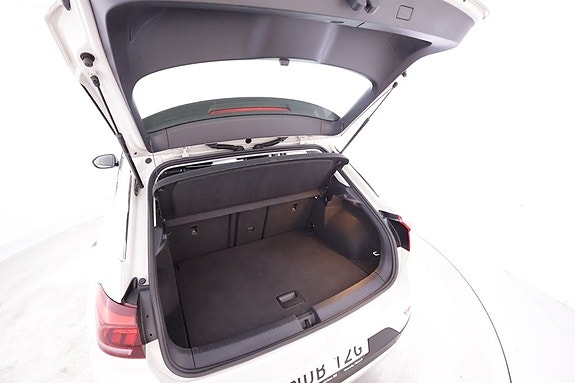 Volkswagen T-Roc 12 of 18