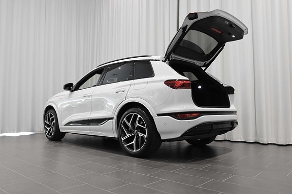 Audi Q6 e-tron 4 of 27