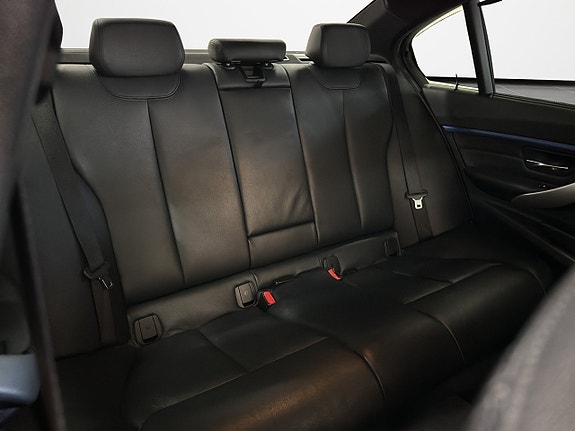 BMW 330d 26 of 29