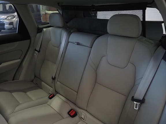 Volvo XC60 17 of 25