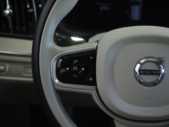 Volvo XC60 23 of 25