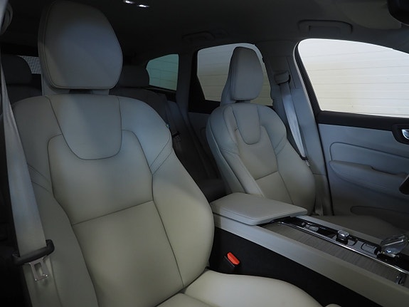 Volvo XC60 13 of 25