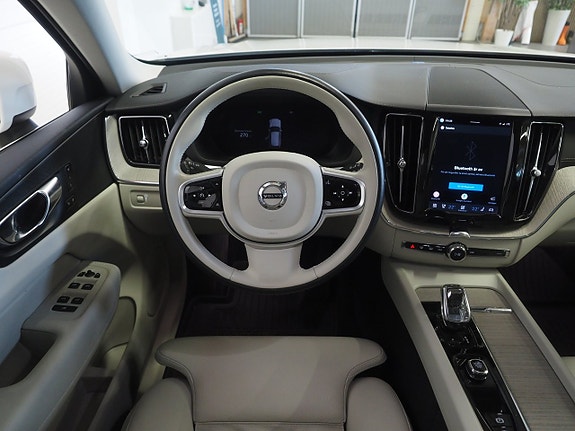 Volvo XC60 16 of 25