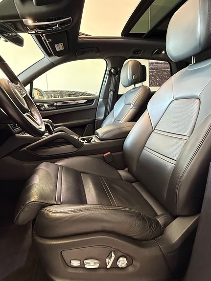 Porsche Cayenne 7 of 22