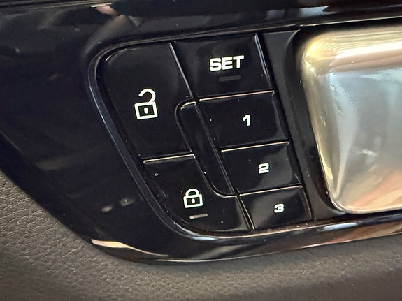 Porsche Cayenne 13 of 22
