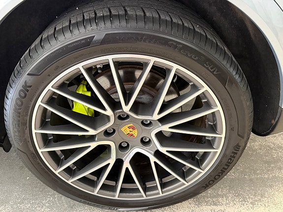 Porsche Cayenne 19 of 22