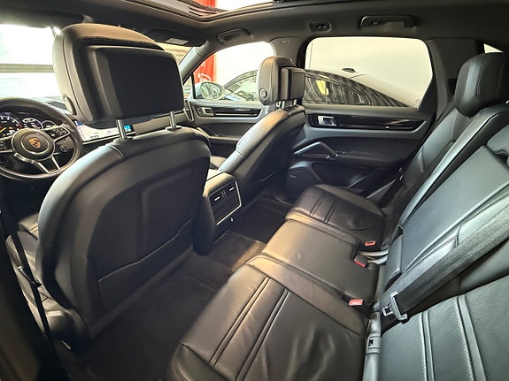 Porsche Cayenne 10 of 22