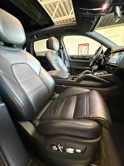 Porsche Cayenne 12 of 22