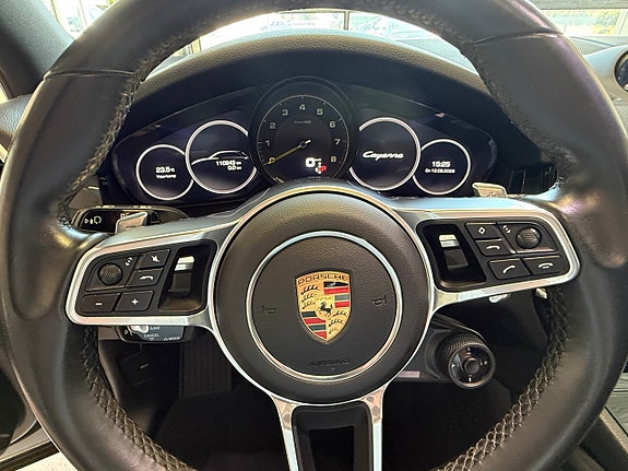 Porsche Cayenne 9 of 22