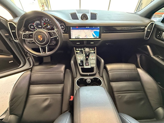 Porsche Cayenne 11 of 22