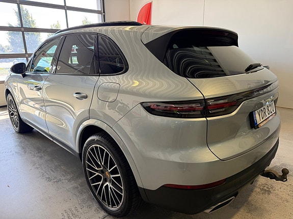 Porsche Cayenne 3 of 22