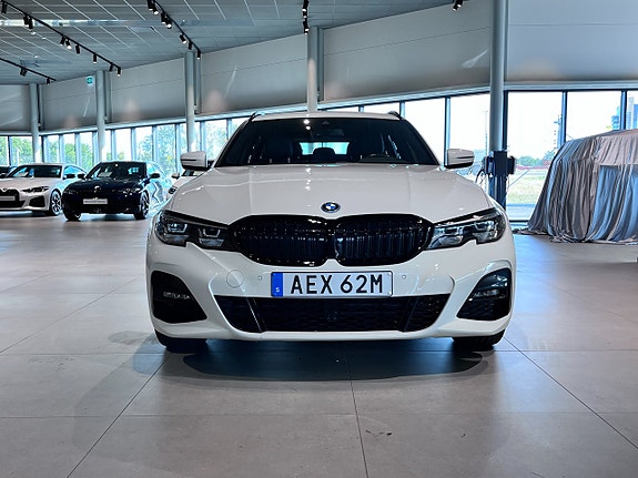BMW 330e 2 of 20