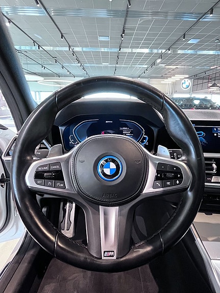 BMW 330e 9 of 20